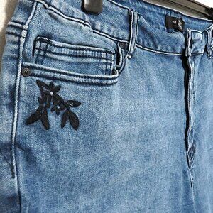 Forever 21+ Floral Embroidered Light Wash High Waist Jeans Women's Size 18